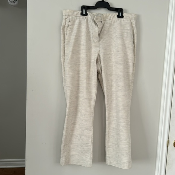 Gap tailored crop stretch trousers. Pictures show the subtle black lines. - Picture 1 of 9